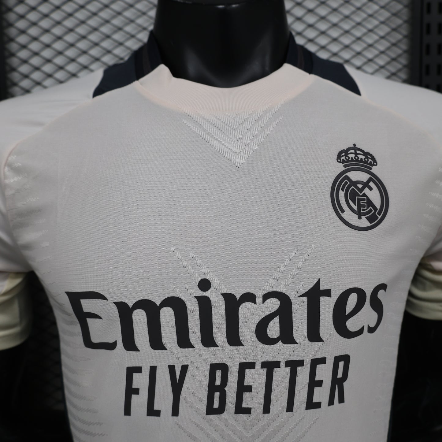 MAILLOT D'ENTRAINEMENT DU REAL MADRID 24-25